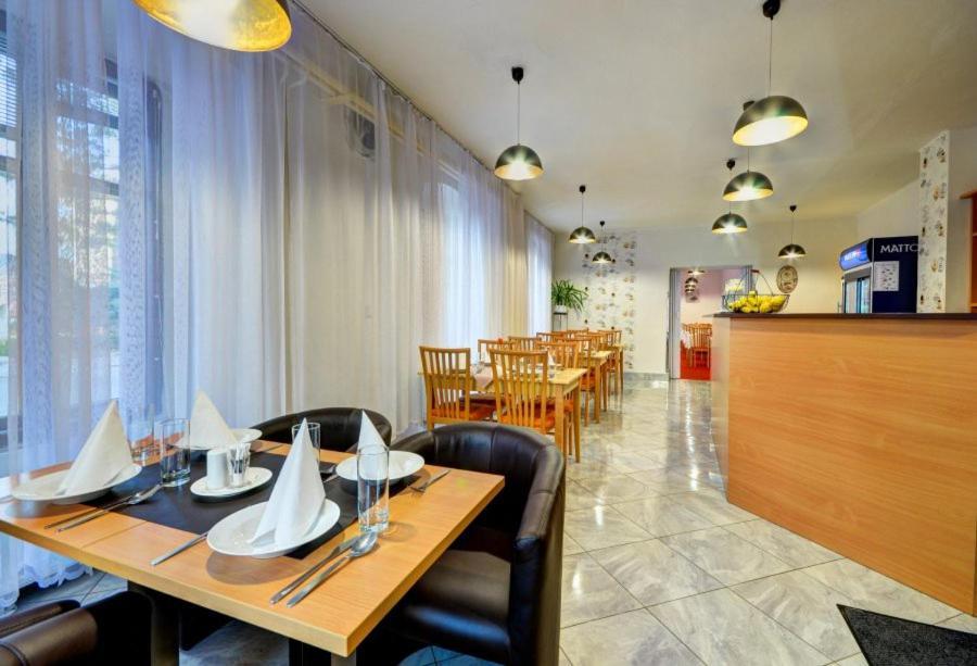 Hotel Hvezda Bruntál Dış mekan fotoğraf